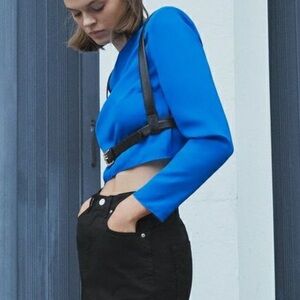 Zara blue crop top with shoulder pads bloggers favorite